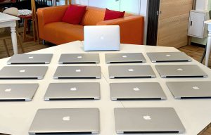 Box Japanより寄贈された15台のMacBook Air