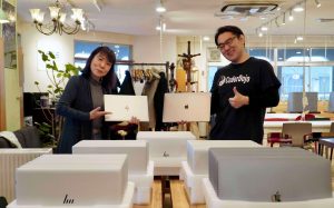 寄贈されたノート PC (写真提供: CASE Shinjuku)